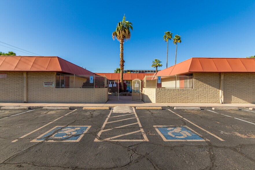 Primary Photo Of 1701 W Glendale Ave, Phoenix Medical For Sale