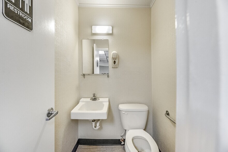 More Photos Of 255 Fortenberry Rd, Merritt Island Medical For Sale