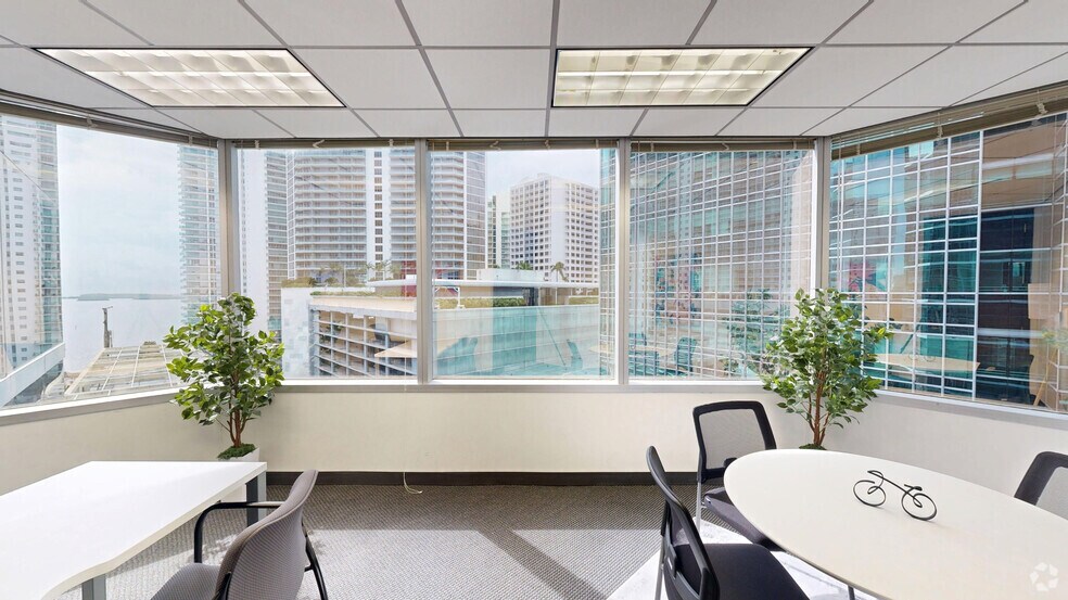 More Photos Of 1221 Brickell Ave, Miami Coworking Space