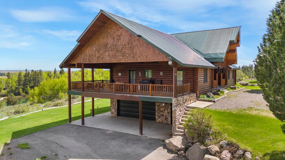 More Photos Of 1665 Whisper Ridge Rd, Ashton Hotel For Sale