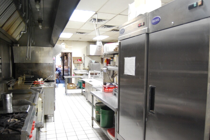 More Photos Of 2565 E 7th Ave, North Saint Paul Restaurant For Sale