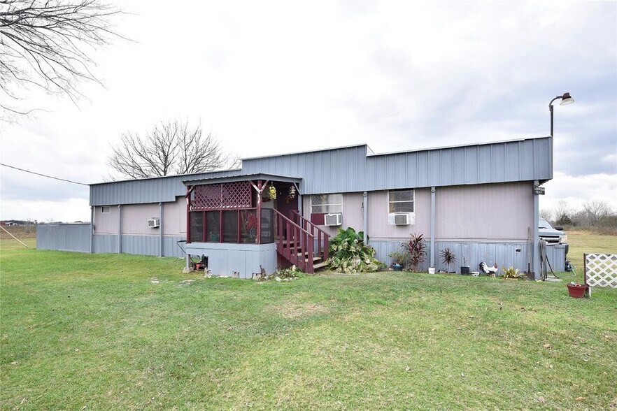 More Photos Of 6018 FM 360 Rd, Needville Trailer Camper Park For Sale