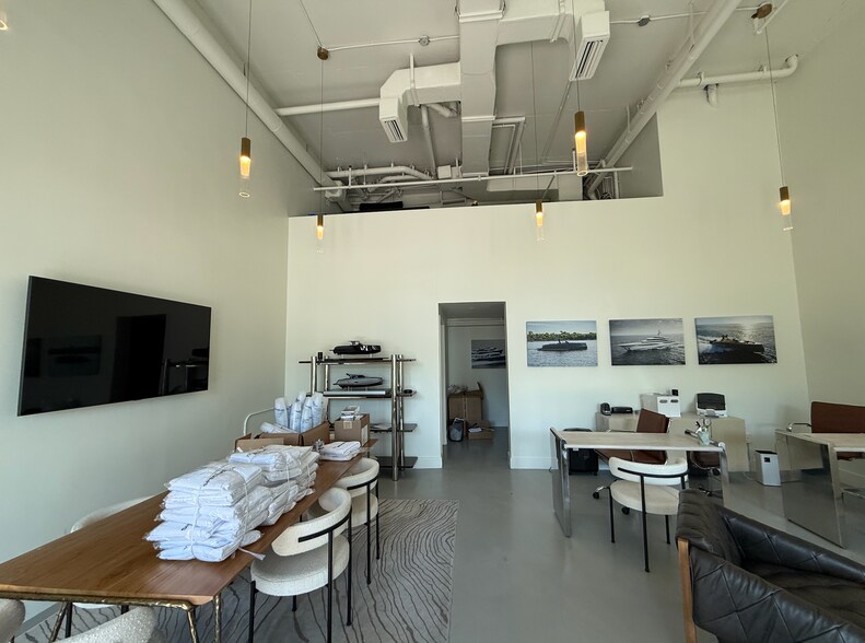 More Photos Of 110 Washington Ave, Miami Beach Apartments For Lease