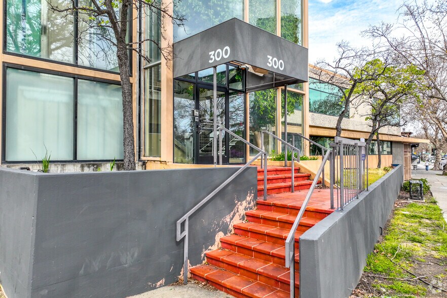 More Photos Of 300 Grand Ave, Oakland Medical For Sale