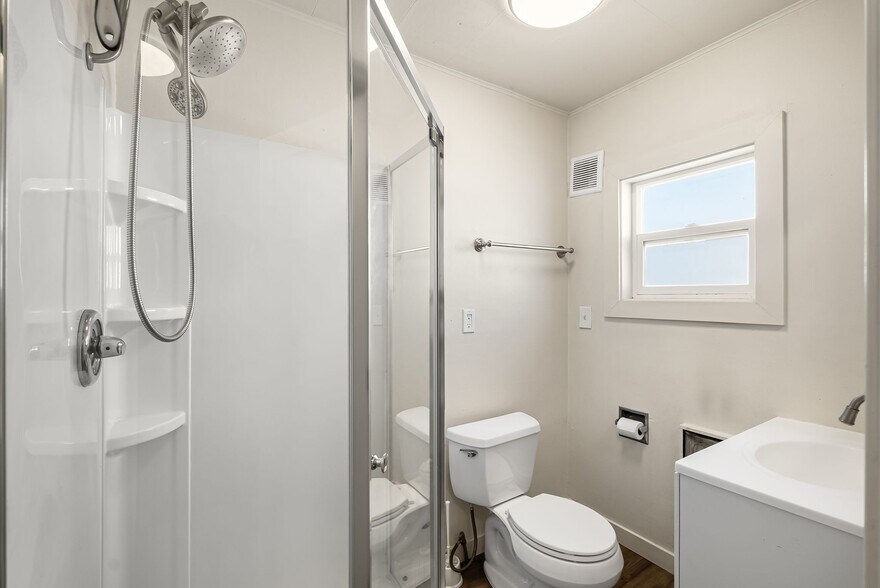 More Photos Of 501 N 4th Ave, Sandpoint Hotel For Sale