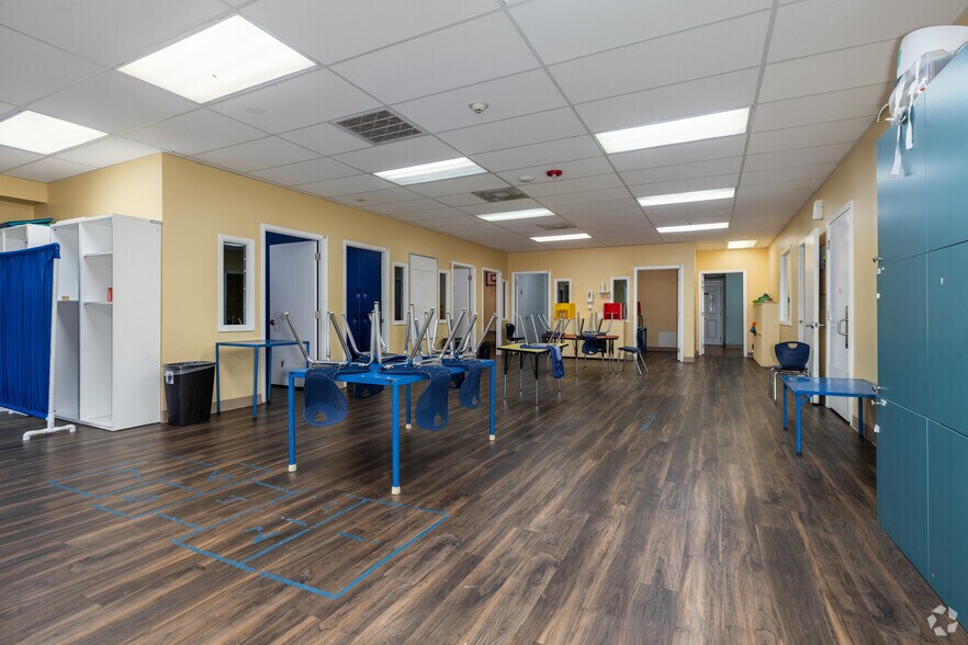More Photos Of 11820 Huffmeister Rd, Houston Office For Sale