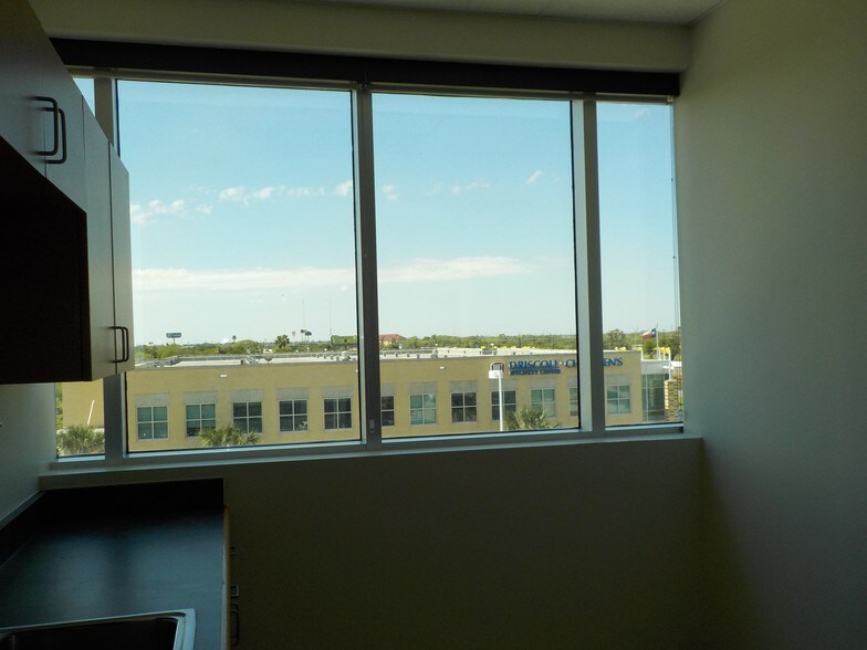 More Photos Of 5700 N Exp 77/83, Brownsville Medical For Lease