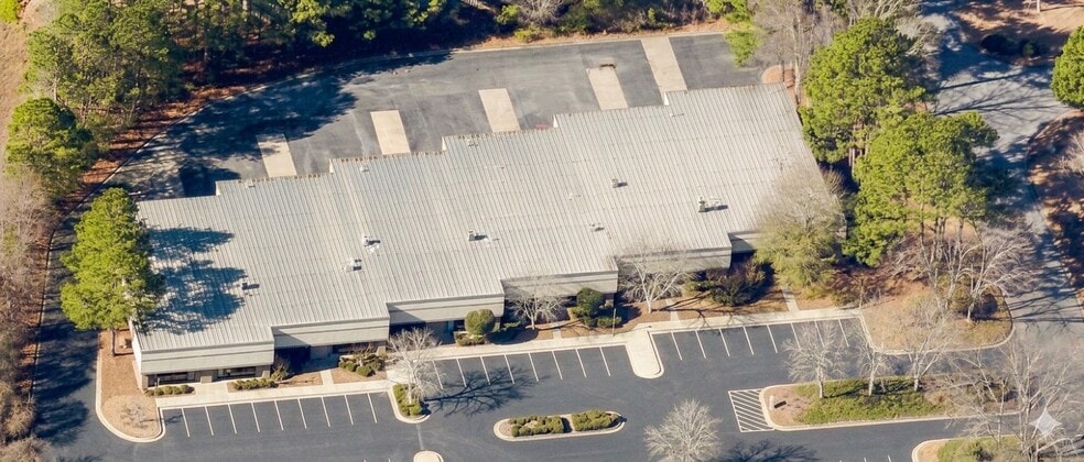 More Photos Of 4040 Nine McFarland Dr, Alpharetta Warehouse For Lease