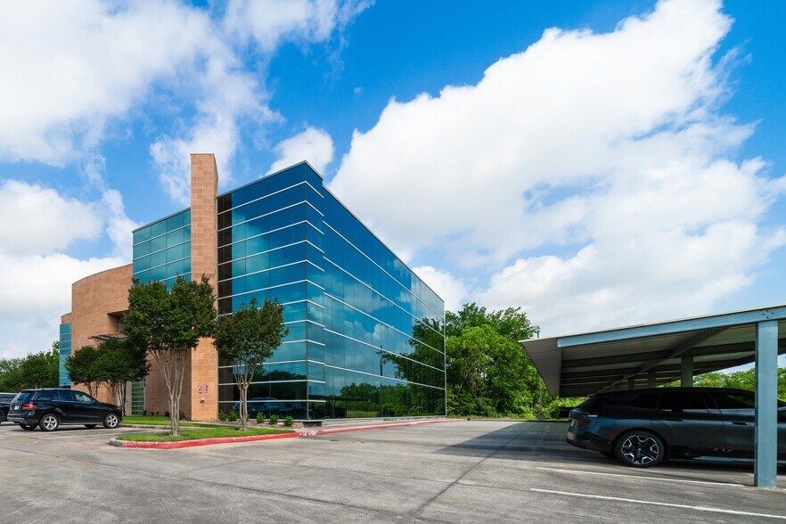 More Photos Of 7840 N Sam Houston Pky W, Houston Office For Lease
