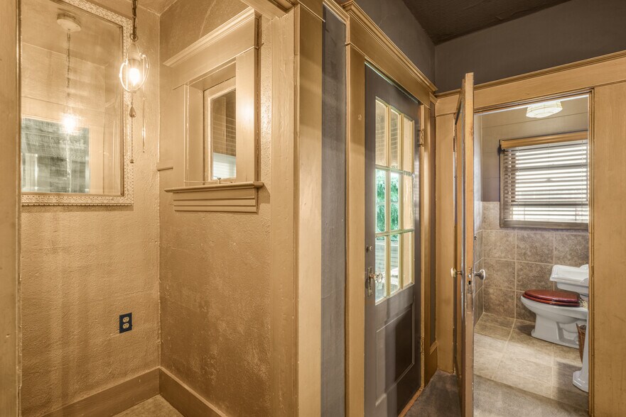 More Photos Of 3123 Ne Broadway St, Portland Storefront Retail Residential For Sale