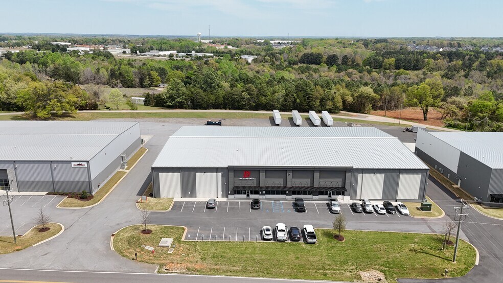 More Photos Of 350 Mayfield Rd, Duncan Service For Lease