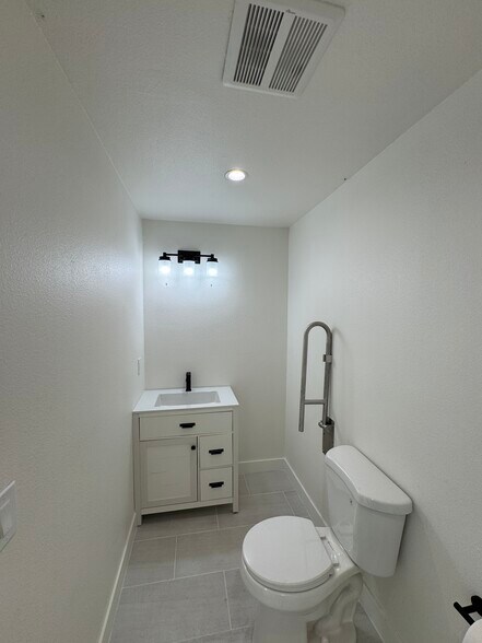 More Photos Of 4516-4550 E Chapman Ave, Orange Unknown For Lease