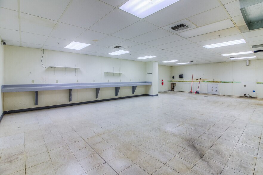 More Photos Of 503 W Prospect Rd, Moxee Warehouse For Lease