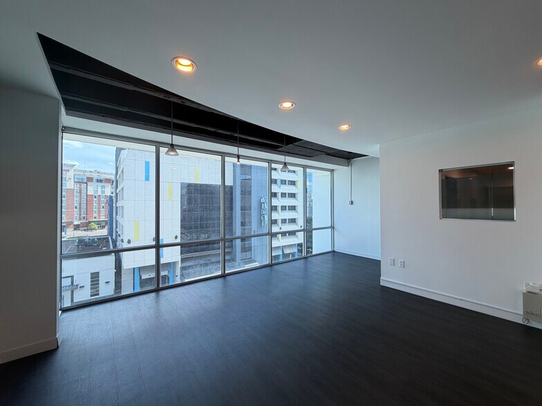 More Photos Of 1720 W End Ave, Nashville Office For Lease