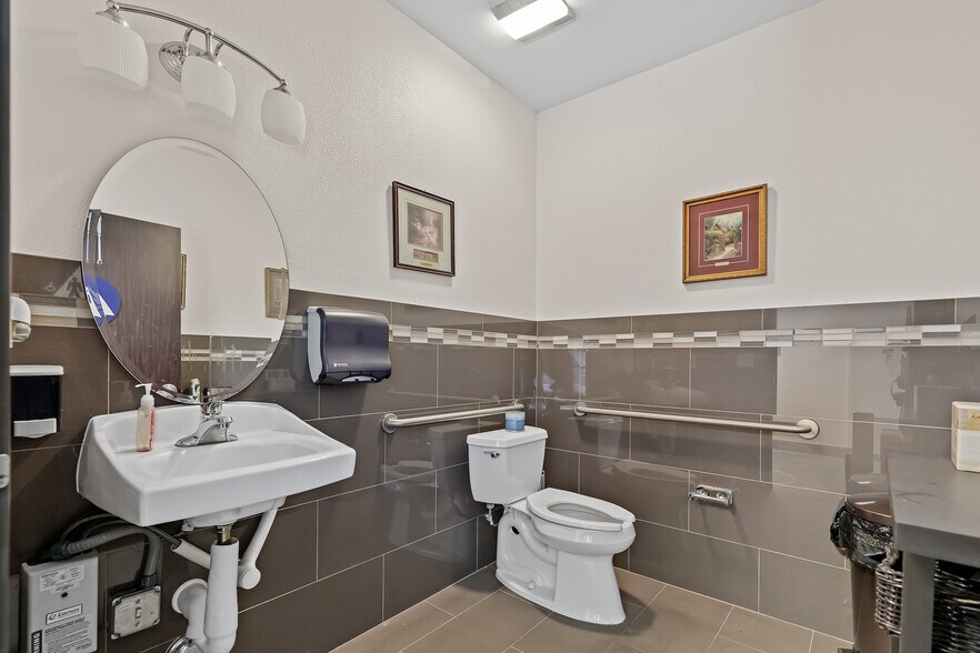 More Photos Of , Santa Clarita Office For Sale