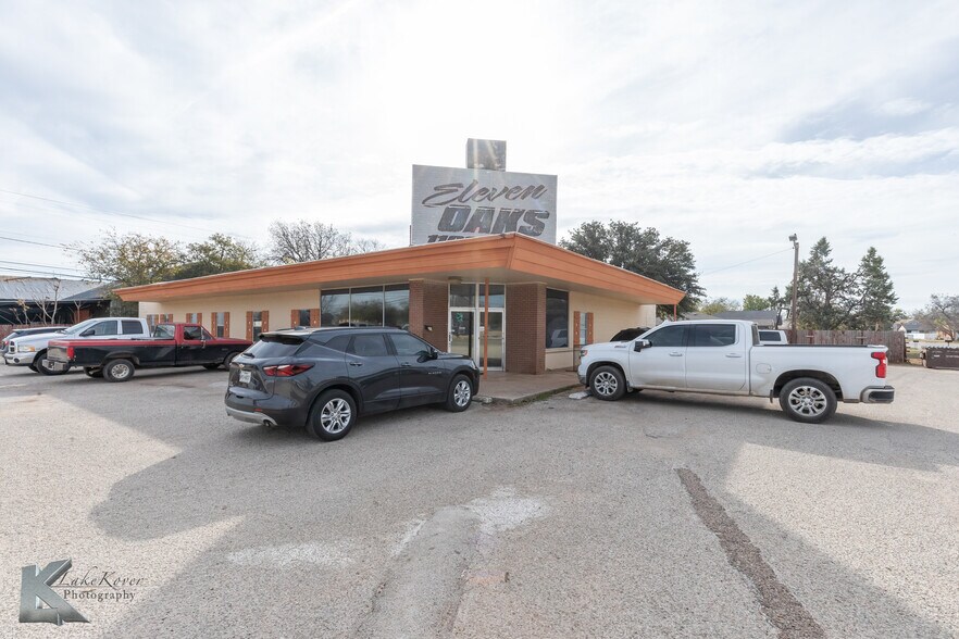 More Photos Of 1109 Oak St, Abilene Shelter For Sale