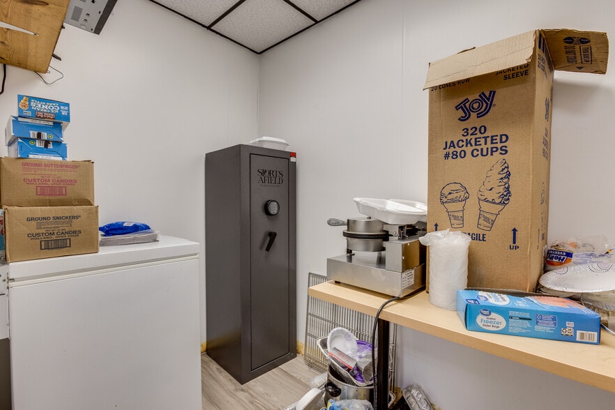 More Photos Of 702 Industrial Blvd, Latrobe Freestanding For Sale