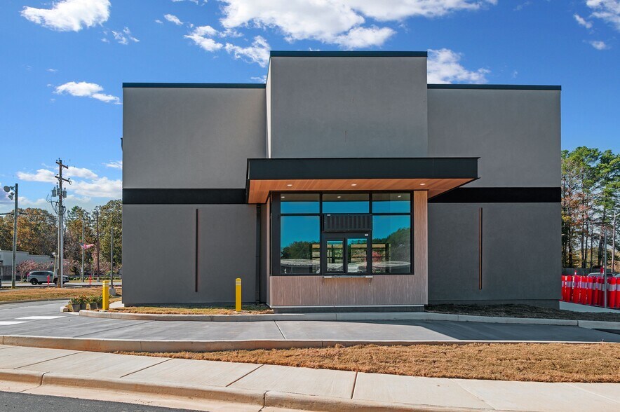 More Photos Of 820 Hwy 31 NW, Hartselle General Retail For Sale