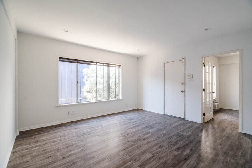 More Photos Of 3307-3309 Pico Blvd, Santa Monica Storefront For Lease