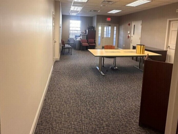 More Photos Of 1730 N Limestone St, Springfield Loft Creative Space For Lease