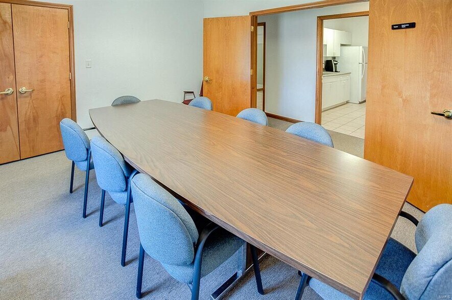 More Photos Of 824 N Market St, Waterloo Medical For Sale