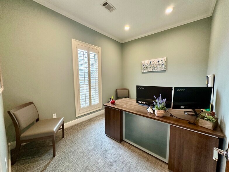 More Photos Of 302 Highland Park Cove, Ridgeland Medical For Sale