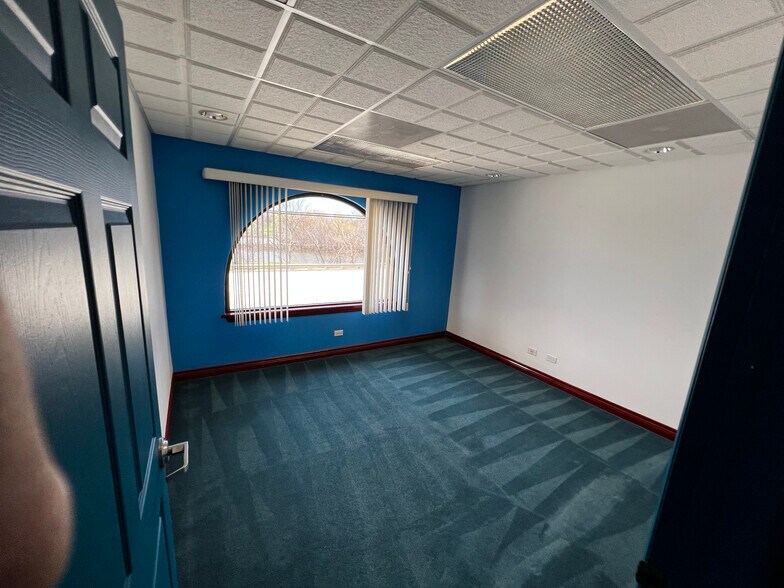 More Photos Of 115 N Prospect Ave, Itasca Showroom For Sale