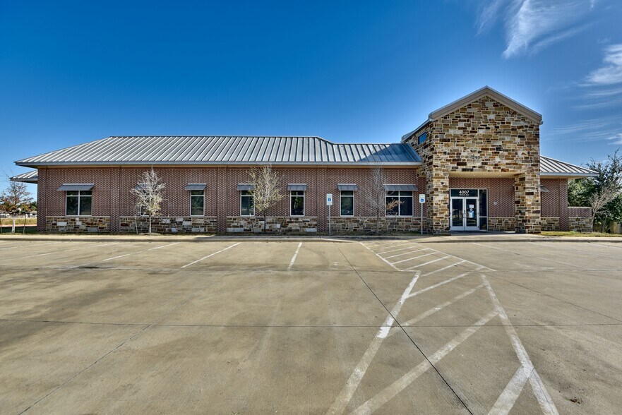 More Photos Of 4007 Victoria Ave, College Station Medical For Sale