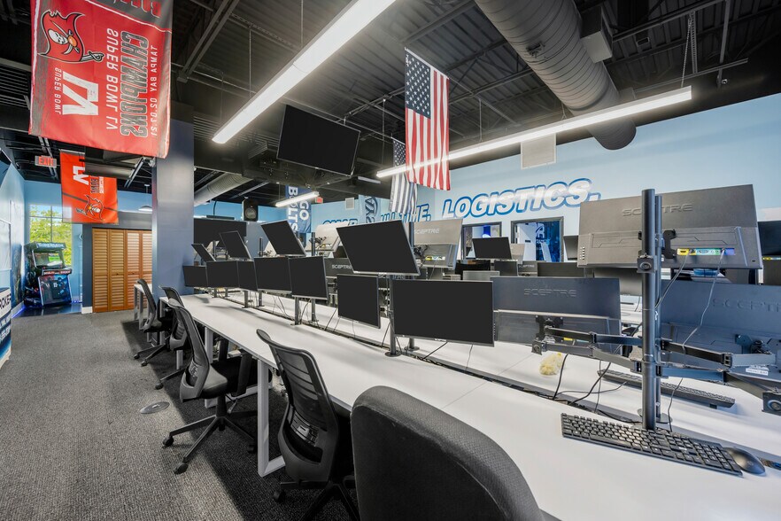 More Photos Of 16541 Pointe Village Dr, Lutz Storefront Retail Office For Lease