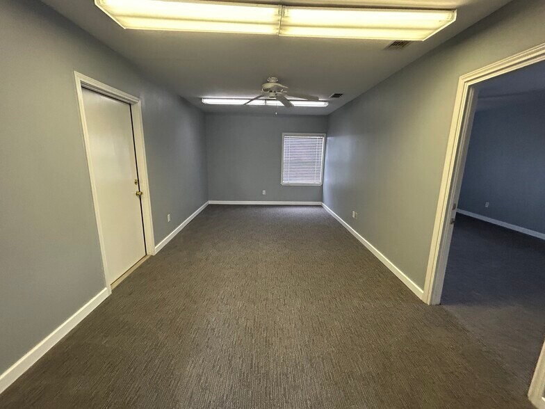 More Photos Of 2003 E US Highway 84, Palestine Office For Sale