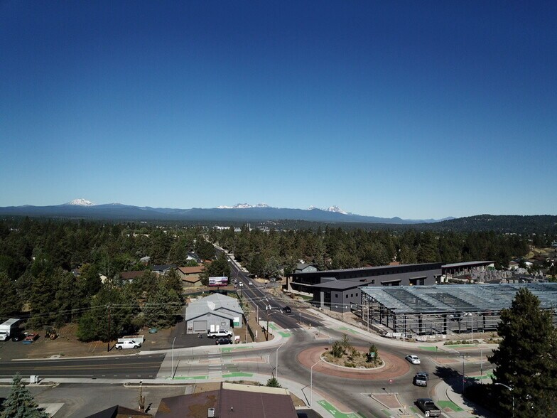 More Photos Of 625 SE 9th St, Bend Warehouse For Sale
