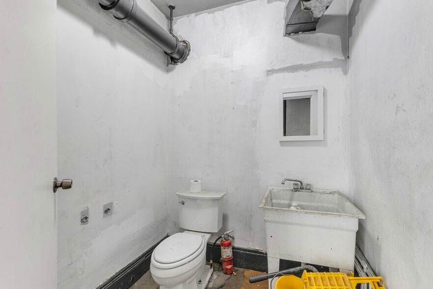 More Photos Of 7424 Bessemer Ave, Cleveland Warehouse For Sale