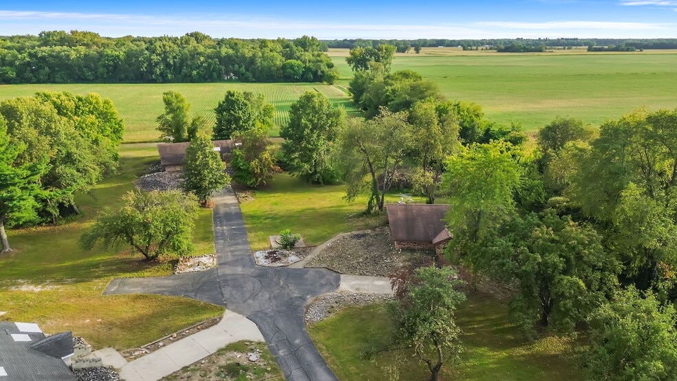 More Photos Of 2507 E 1100 N, Demotte Apartments For Sale