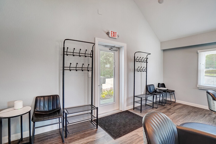 More Photos Of 235 W Franklin St, Centerville Storefront Retail Office For Lease