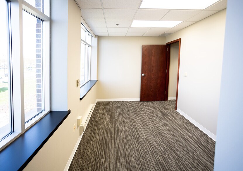 More Photos Of 19105 W Capitol Dr, Brookfield Medical For Lease