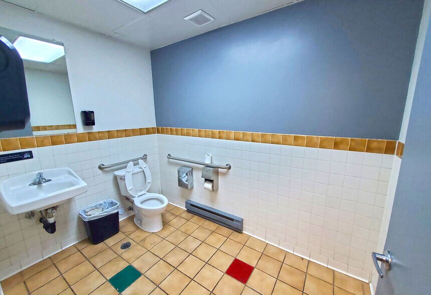 More Photos Of 1252 S Hover St, Longmont Restaurant For Sale