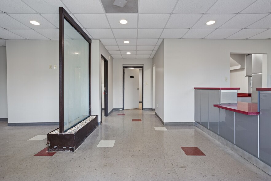More Photos Of 282 Lameuse St, Biloxi Office For Sale