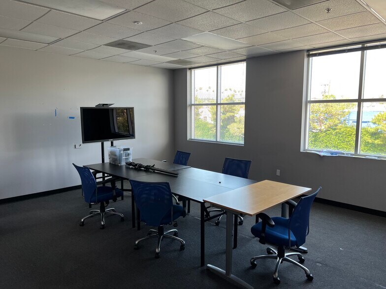 More Photos Of 2710 Media Center Dr, Los Angeles Research And Development For Lease