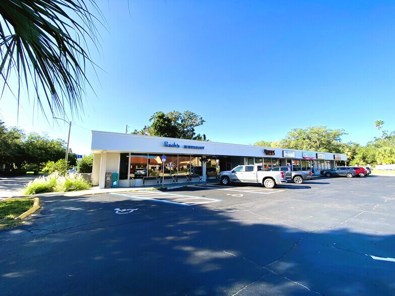 More Photos Of 3201-3213 Manatee Ave W, Bradenton Storefront For Lease