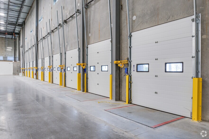 More Photos Of 102-7555 Beedie Way, Delta Warehouse For Lease