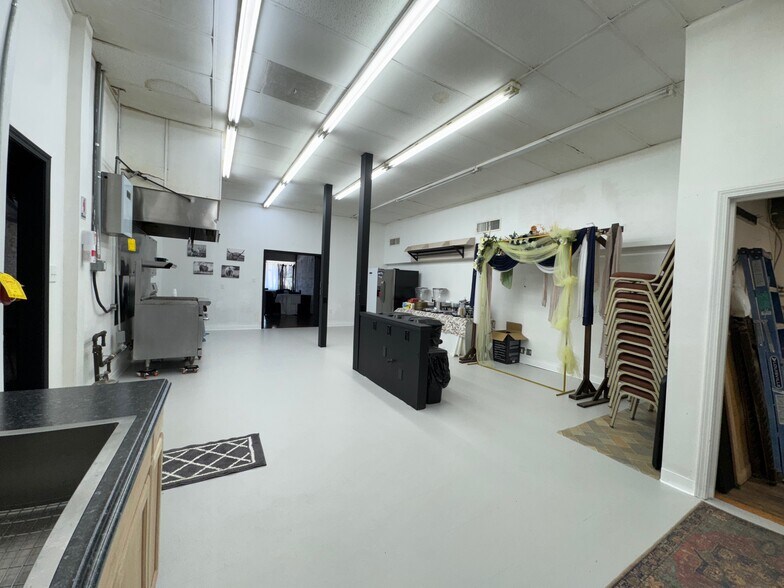 More Photos Of 111 Water St, Horse Cave Storefront For Sale