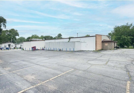 More Photos Of 401 N Main St, Elsberry Supermarket For Sale