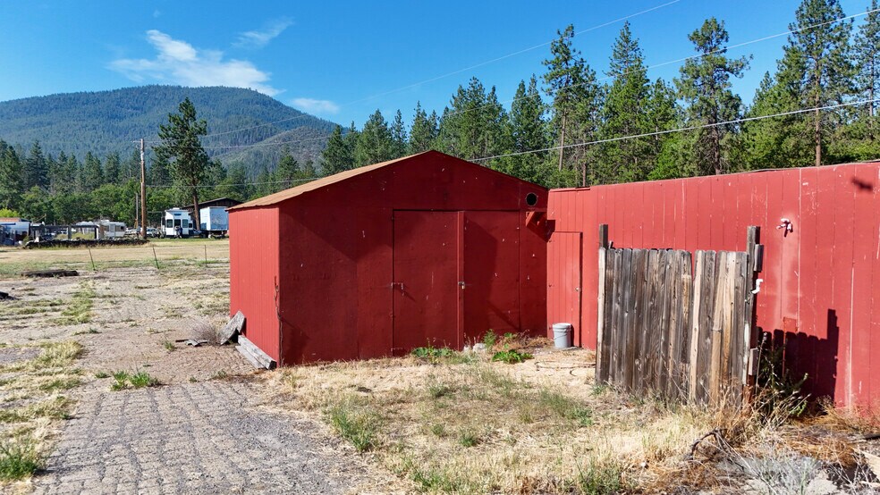More Photos Of 5331 Easy St, Yreka General Retail For Sale