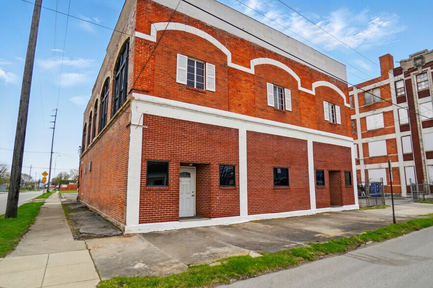 More Photos Of 516-518 N Main St, Lima Storefront Retail Residential For Sale