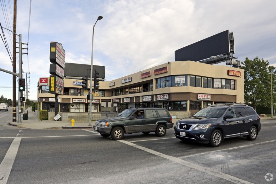 More Photos Of 19703-19725 Nordhoff St, Northridge Storefront For Lease