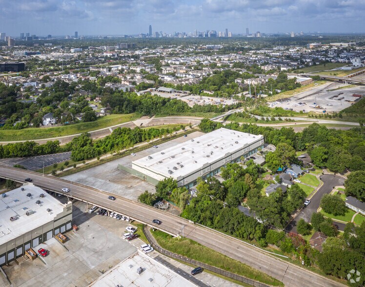 More Photos Of 707 N Shepherd Dr, Houston Warehouse For Lease