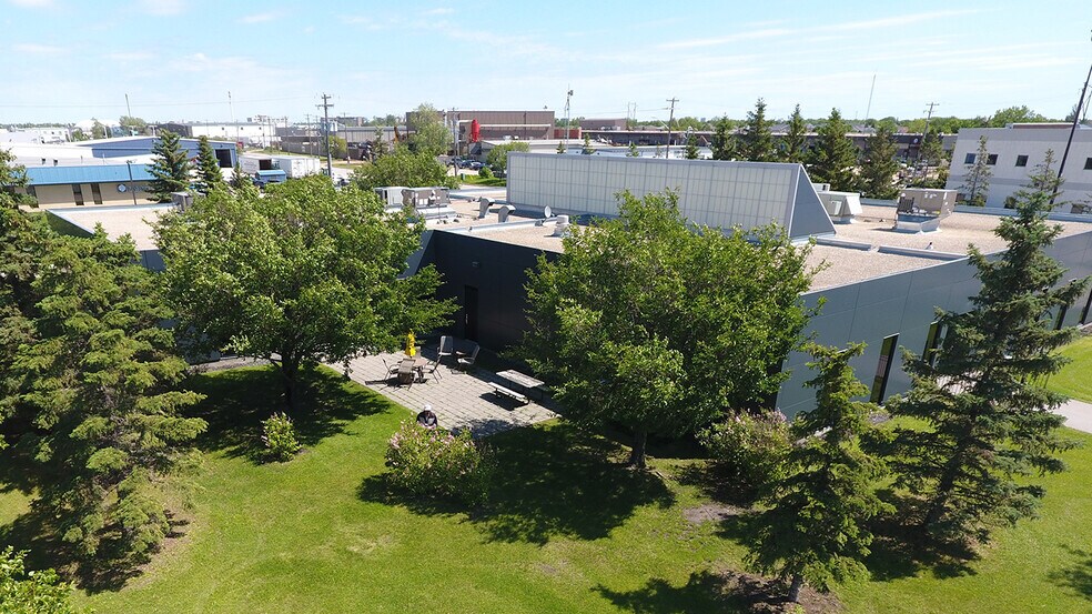 More Photos Of 25 Rothwell Rd, Winnipeg Loft Creative Space For Lease