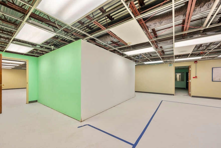 More Photos Of 1255 Engle St, Huntington Light Distribution For Sale