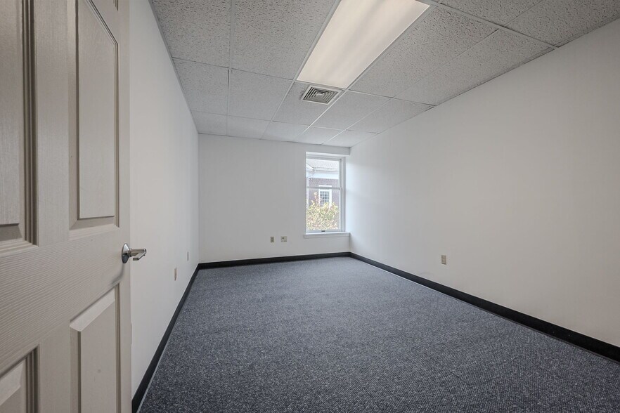 More Photos Of 77 E Main St, Newark Loft Creative Space For Sale