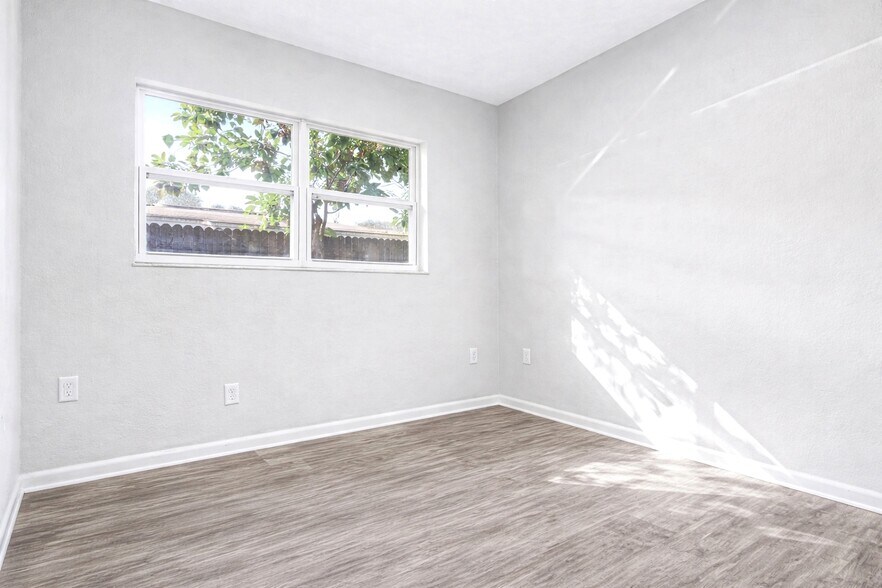 More Photos Of 1313 Croton Rd, Melbourne Office Residential For Lease